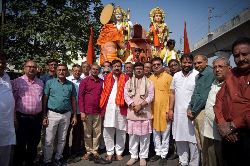 Rath Yatra — together at the rath — photo 9